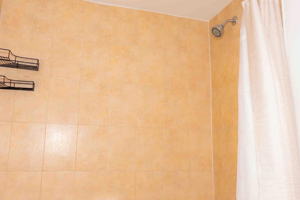 Newly Renovated Condo 5 Min From Airport マイアミ エクステリア 写真