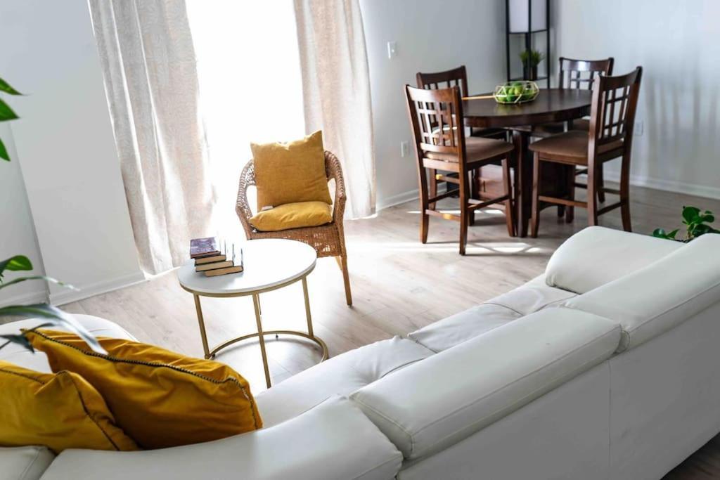 Newly Renovated Condo 5 Min From Airport マイアミ エクステリア 写真